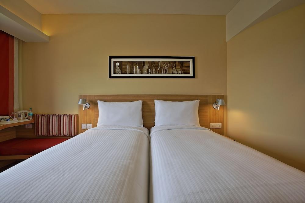 Hotel Ibis Bengaluru Hosur Road - An Accor Brand Extérieur photo